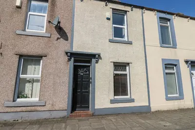 Image de Bolton Terrace, pet friendly, with a garden in Workington