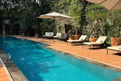 Image de Historic house with service and hot pool (1)