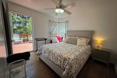 Image de Cute Family-Friendly Home in Latham Albany Airport • Private Home!