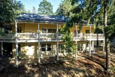 Image de Sleeps 24 • Forest • Sauna • Massage Chair