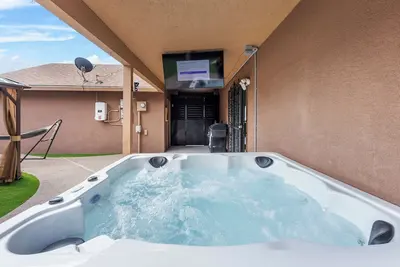 Image de Comfy Home w/ Hot Tub and more! Home in Albuquerque, Nm