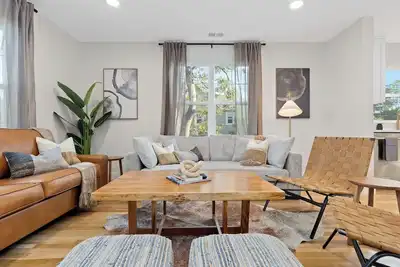 Image de Luxury 5br House, Hot Tub, Games, Movie Room & Yard