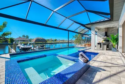 Image de Villa Grand Bay Royale – Heated Pool & Spa | Gulf Access | Boat Rental + Tours Voucher Incl.