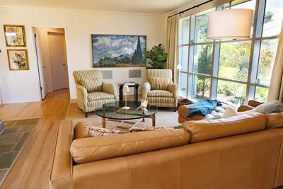 Image de Completely renovated Mid-Century Modern on Carmel Point - with Ev Charger!