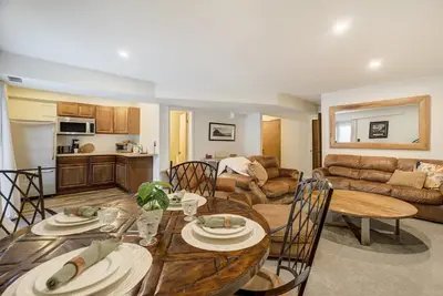 Lower Level | Mountain-View Retreat