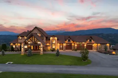 Image de Rhythm & Views | 15, 000 Sq Ft Luxury Estate w/ Karaoke Studio, Swim Spa, Theater & Epic Views