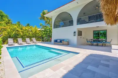 Image de P91 - New Listing! Fabulous 3 bed, 3 bath Flamingo Island home with private pool and tiki