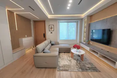 Image de Spacious 3-Bedroom Luxury Home with A/C, Patio, and Parking – Vancouver