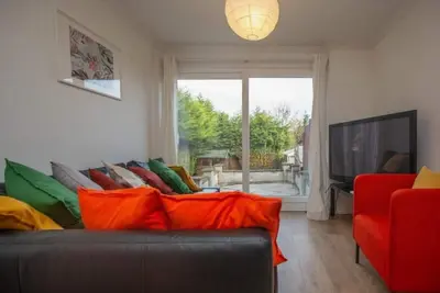 Image de Stylish 5-Bed Retreat with Wifi - Near Uwe & Mod