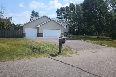 Image de Charming 3-bedroom in North Branch. Ride snowmobile from property. Pet friendly.