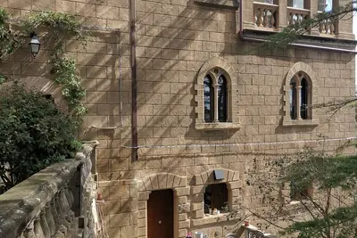 Image de Turn-of-the-century small castle overlooking the sea of the Tuscan archipelago