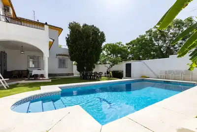 Image de Villa 'Guadiaro' avec vue sur la montagne, Wi-Fi et climatisation