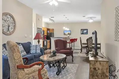 Image de Huntsville Mid-City Serenity Oasis - Appartement privé dans une résidence fermée