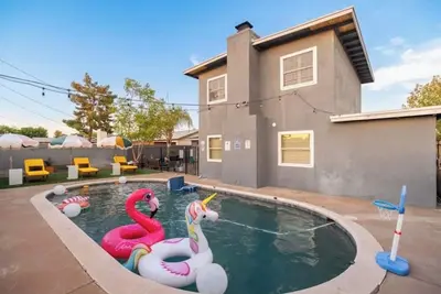 Image de This house is a 5 bedroom(s), 3 bathrooms, located in Phoenix, Az.