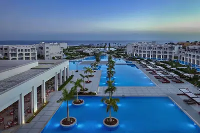 Image de Relax & Explore | 5 Heated Pools, Spa, Reef Snorkeling, 4 Sea-view Room Comfort