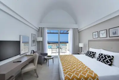 Image de All-Inclusive Red Sea Stay | 3 Rooms, Pools, Spa, Tennis & Private Beach Access