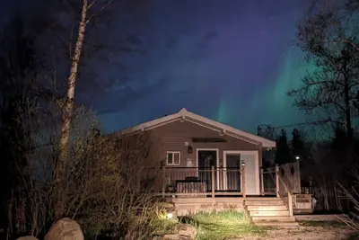 Image de Welcome to Sunset Cove — a serene waterfront cottage near Tobermory, where turquoise waters meet star-filled skies. Enjoy sunsets, Northern Lights, a private dock, and cozy nights by the fire. Your unforgettable escape awaits.