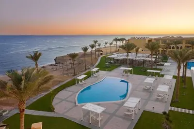 Image de All-Inclusive Escape with Waterpark, Spa, Pools & Beachfront Fun for All Ages