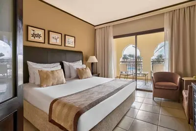 Image de Family-Friendly Resort Stay with Waterpark Access, Spa Bliss & Pristine Beach