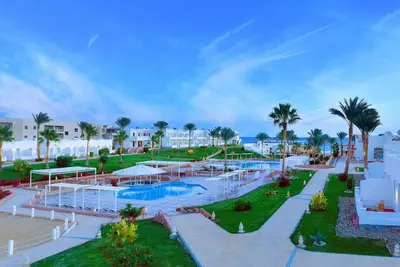 Image de Relax in a Beachfront Resort w/ Pools, Live Shows & Snorkeling l 3 Family Rooms