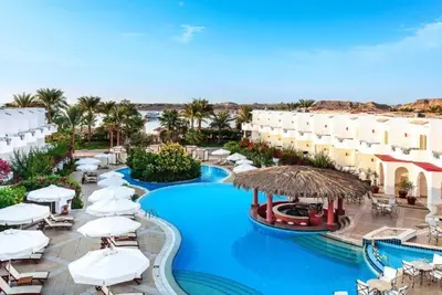 Image de Exclusive Adults-Only Escape: 3 Sea-view Rooms + Tennis, Pools & Water Sports