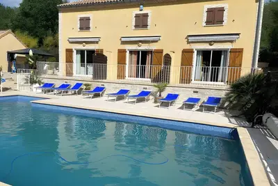 Image de Beau domaine en plein sud de l'ardeche avec grande piscine, bbq, jeux