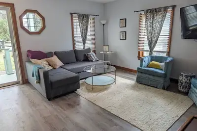 Image de New! Adorable 2br/1ba | Sunporch | Smart Kitchen