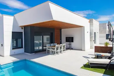 Image de Private villa with pool