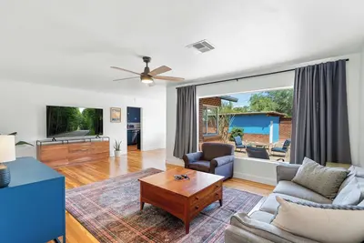 Image de Walkable UofA Gem | Mid-Century Home Near Shows