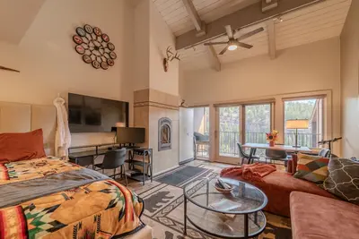 Image de Beer Money, Champagne View (#632) | Deck - Golf/Ac/ Pool/HotTub, 10min to Ski