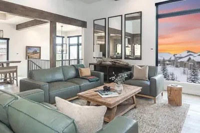 Ridge-Top Views | Hot Tub | Entertainment