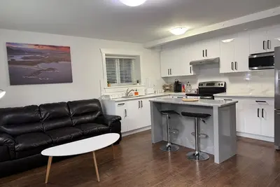 Image de Private 2 bedroom basement suite, spacious