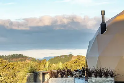 Image de Refúgio nas Nuvens – Domo Omega Luxuoso com Fogo de Chão e Hidro Panorâmica