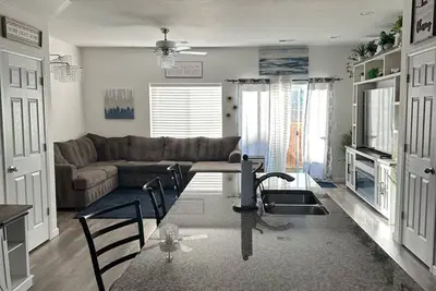 Image de Cozy Modern Townhome near Dia Denver Airport - Family Friendly