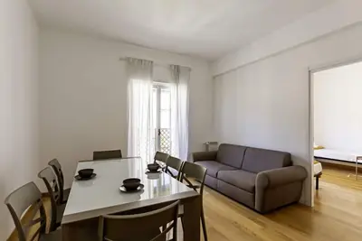 Image de Roomy and cozy apartment of 116 sqm, for up to 9 people, on the 5th floor of a building with lift (Not suitable for disabled people, some steps to access it). The property is located in the heart of Florence (Restricted-Traffic Area), just 50 meters from