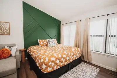 Image de Charming Studio condo in Kimberling City with lake and pool view. King bed