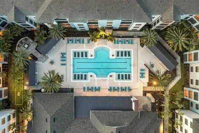 Image de PetFriendly Apt Pool, Gym, King Bed 15 min to parks