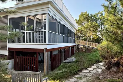 Image de Salty Paws Beach Cottage - Just Steps From the Shoreline!