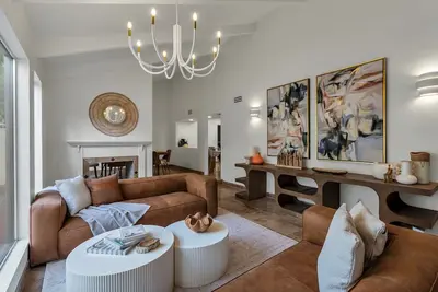 Image de Del Rio Luxe | Design-Driven 3br Home with Pools & Tennis