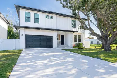 Image de Gorgeous Elegant New Construction Tampa Home
