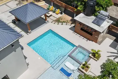 Image de Island Getaway - 4 Bed 4 Bath and Pool at Serai Villa