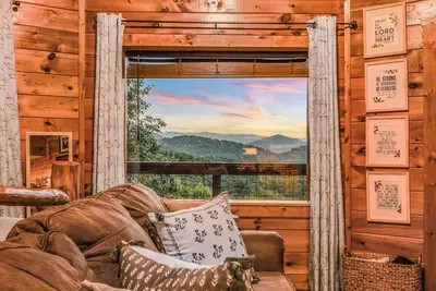 Image de Lookout Point - Firepit, Pickle Ball, Balcony, Pet
