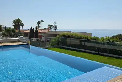 Image de Excellent villa with 4 suites, heated pool and outdoor jacuzzi.