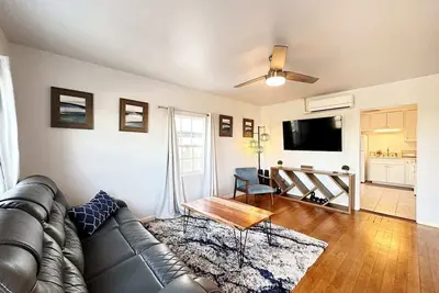 Image de Home for 4 on Visalia Main Road, Mooney Blvd.