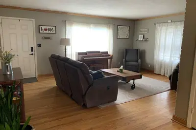 Image de Charming 3 Bedroom House Conveniently Located in Central Lincoln