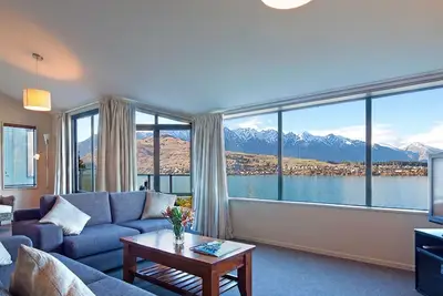 Image de Queenstown Escape | Heated Pool & Stunning Lake Views | 2 Bedrooms