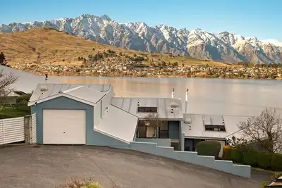 Image de Spinnaker Bay - Stunning Lakeview 2 Bedroom Apartment