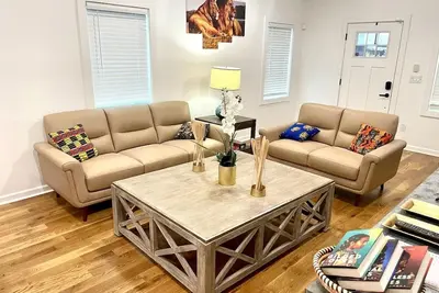 Image de Safari Getaway: MBenz & Beltline