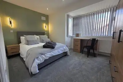 Image de House - Sleeps 4 - Parking - Garden - City Centre