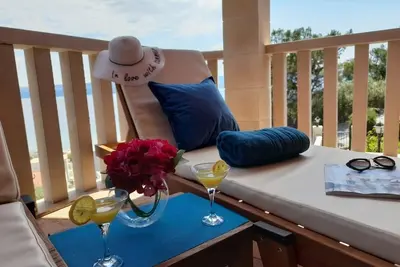 Image de Appartement de deux chambres avec la terrasse et la vue sur le mer Duce, Omis (A-23509-a)